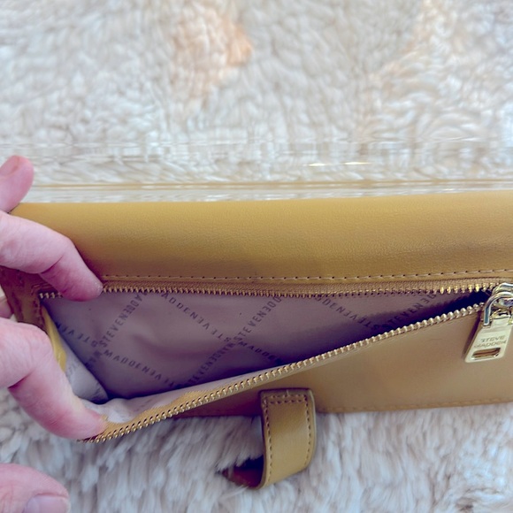 Steve Madden wallet. Mustard yellow color. No flaws. - Picture 5 of 6